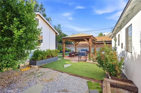 Exterior - 7455 Blewett Ave, Van Nuys, CA 91406 photo 5 of 9