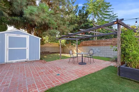 Exterior - 7455 Blewett Ave, Van Nuys, CA 91406 photo 6 of 9