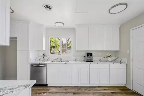 Kitchen - 44947 Lorimer Ave, Lancaster, CA 93534 photo 2 of 2