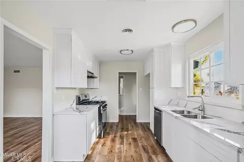Kitchen - 44947 Lorimer Ave, Lancaster, CA 93534 photo 1 of 2