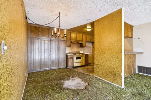 Living - 991 Vallejo Ave, Simi Valley, CA 93065 photo 2 of 2