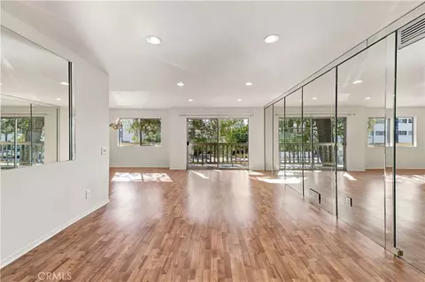 5400 Lindley Ave #101, Encino, CA 91316