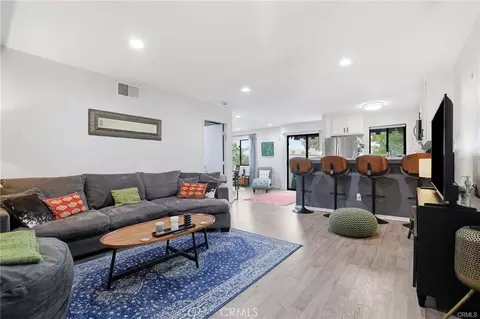 18530 Hatteras St #337, Tarzana, CA 91356