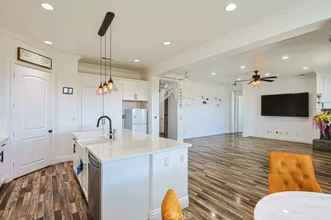 Kitchen - 12620 Mar Vis, Apple Valley, CA 92308 photo 5 of 5