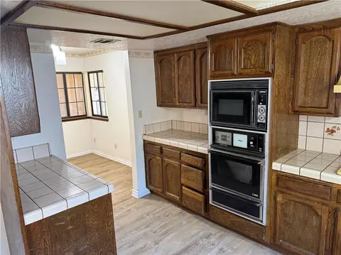 Kitchen - 42802 Sachs Dr, Lancaster, CA 93536 photo 1 of 2
