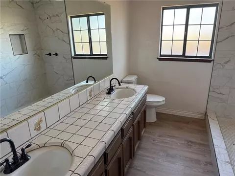 Bath - 42802 Sachs Dr, Lancaster, CA 93536 photo 2 of 3