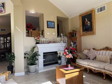 Living - 5721 Velvet Oak Ct, Simi Valley, CA 93063 photo 3 of 4