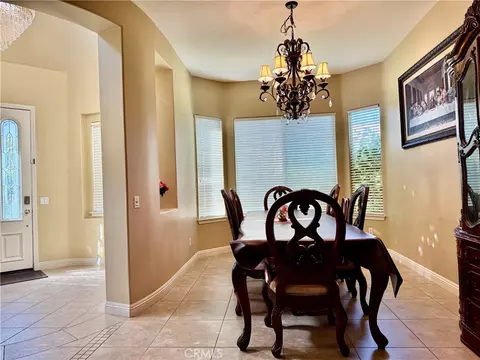 Dining - 5721 Velvet Oak Ct, Simi Valley, CA 93063 photo 2 of 2