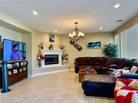 Living - 5721 Velvet Oak Ct, Simi Valley, CA 93063 photo 4 of 4