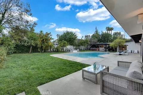 5330 Dubois Ave, Woodland Hills, CA 91367