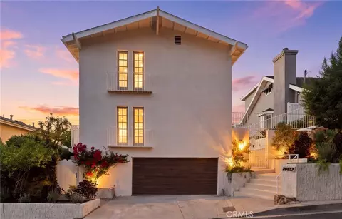 20967 Bandera St, Woodland Hills, CA 91364