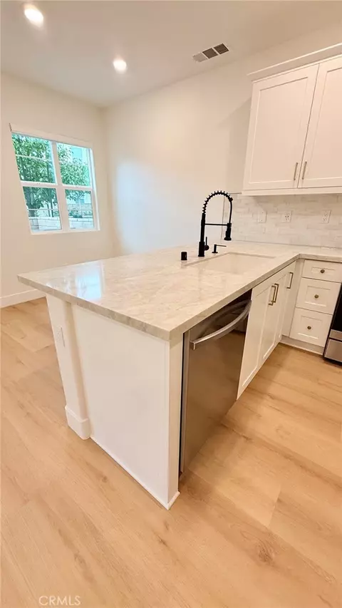 Kitchen - 22739 Harmony, Saugus, CA 91350 photo 3 of 4