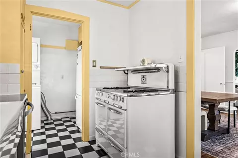 Kitchen - 2024 Beverly, Pasadena, CA 91104 photo 4 of 6