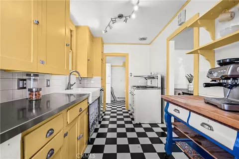 Kitchen - 2024 Beverly, Pasadena, CA 91104 photo 5 of 6