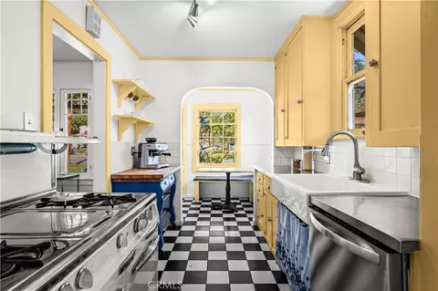Kitchen - 2024 Beverly, Pasadena, CA 91104 photo 3 of 6
