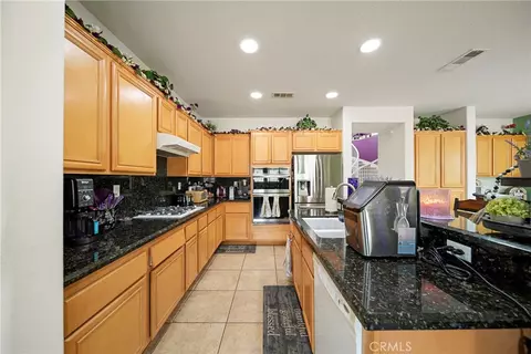 Kitchen - 19339 Sidani Ln, Saugus, CA 91350 photo 2 of 4