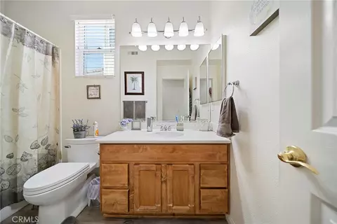 Bath - 19339 Sidani Ln, Saugus, CA 91350 photo 2 of 5