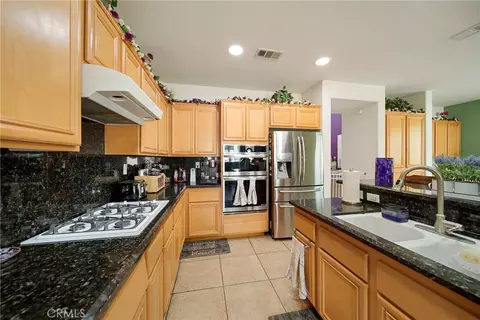 Kitchen - 19339 Sidani Ln, Saugus, CA 91350 photo 3 of 4