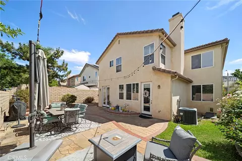 Exterior - 19339 Sidani Ln, Saugus, CA 91350 photo 7 of 10