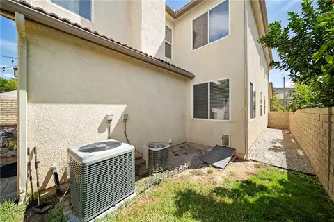 Exterior - 19339 Sidani Ln, Saugus, CA 91350 photo 8 of 10