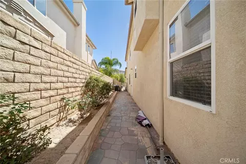 Exterior - 19339 Sidani Ln, Saugus, CA 91350 photo 5 of 10