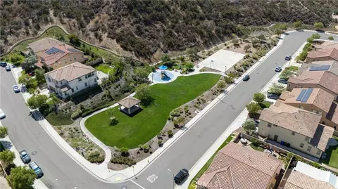 View/Area - 19339 Sidani Ln, Saugus, CA 91350 photo 6 of 7