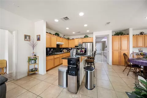 Kitchen - 19339 Sidani Ln, Saugus, CA 91350 photo 4 of 4