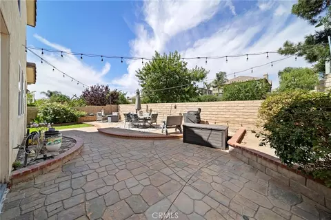 Exterior - 19339 Sidani Ln, Saugus, CA 91350 photo 2 of 10