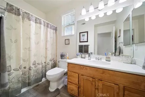 Bath - 19339 Sidani Ln, Saugus, CA 91350 photo 1 of 5