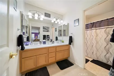 Bath - 19339 Sidani Ln, Saugus, CA 91350 photo 3 of 5
