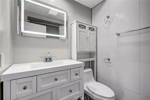 Bath - 972 E California #304, Pasadena, CA 91106 photo 1 of 3