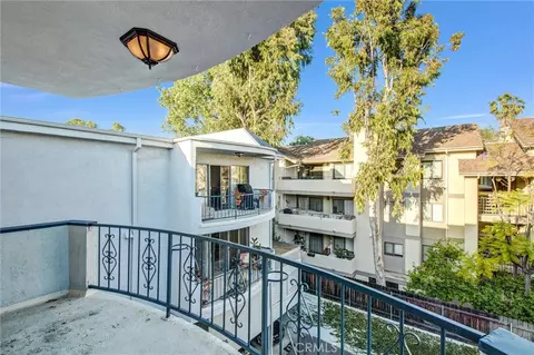 Exterior - 972 E California #304, Pasadena, CA 91106 photo 4 of 6
