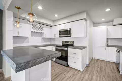 Kitchen - 972 E California #304, Pasadena, CA 91106 photo 2 of 3