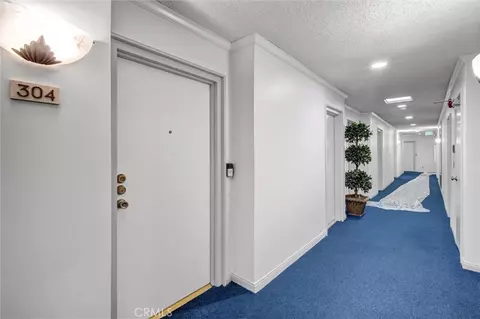 Entry Way - 972 E California #304, Pasadena, CA 91106 photo 1 of 4