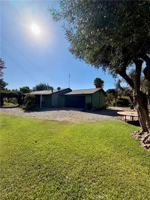 Exterior - 931 E List, Exeter, CA 93221 photo 6 of 16