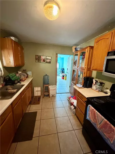 Kitchen - 931 E List, Exeter, CA 93221 photo 2 of 2