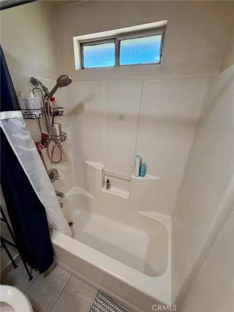 Bath - 931 E List, Exeter, CA 93221 photo 2 of 5