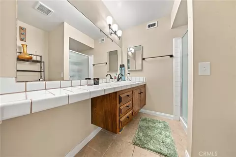 Bath - 43818 Halcom, Lancaster, CA 93536 photo 2 of 2