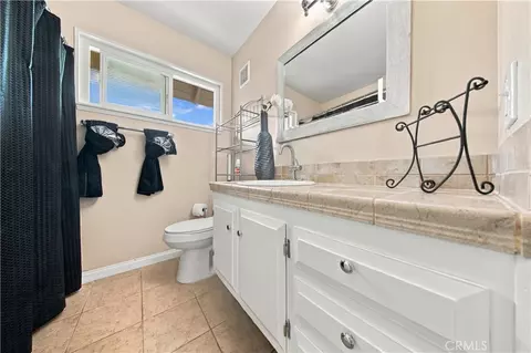 Bath - 43818 Halcom, Lancaster, CA 93536 photo 1 of 2