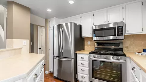 Kitchen - 29161 Rangewood Rd, Castaic, CA 91384 photo 4 of 9