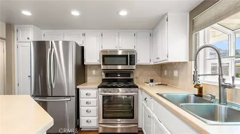 Kitchen - 29161 Rangewood Rd, Castaic, CA 91384 photo 2 of 9