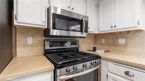 Kitchen - 29161 Rangewood Rd, Castaic, CA 91384 photo 6 of 9