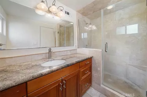 Bath - 25065 Highspring Ave, Newhall, CA 91321 photo 1 of 4