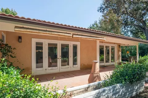 Exterior - 25065 Highspring Ave, Newhall, CA 91321 photo 6 of 8
