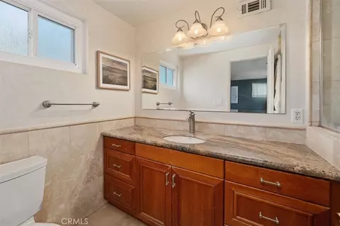 Bath - 25065 Highspring Ave, Newhall, CA 91321 photo 2 of 4