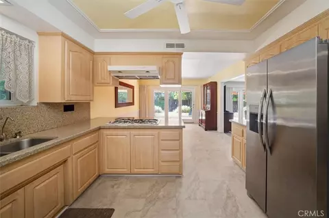 Kitchen - 25065 Highspring Ave, Newhall, CA 91321 photo 3 of 4