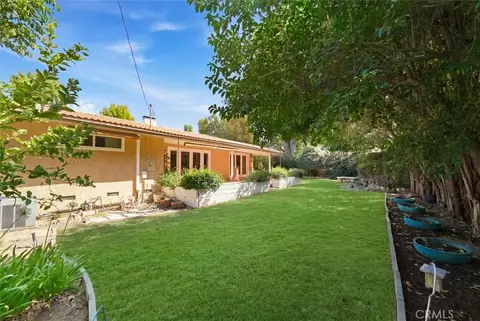 Exterior - 25065 Highspring Ave, Newhall, CA 91321 photo 3 of 8