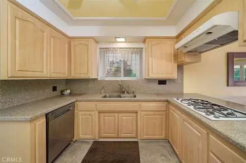 Kitchen - 25065 Highspring Ave, Newhall, CA 91321 photo 1 of 4