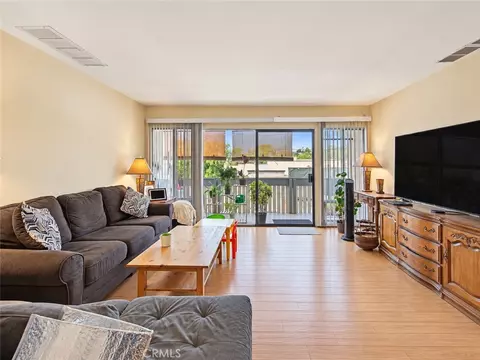 8601 International Ave #135, Canoga Park, CA 91304