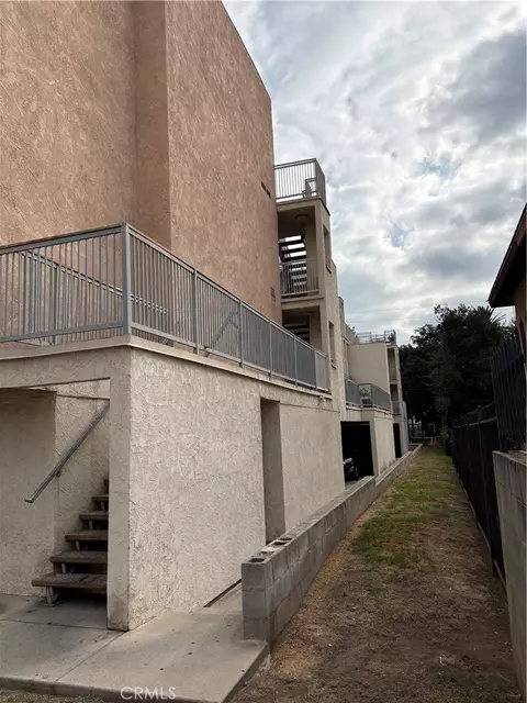 1095 N Raymond, Pasadena, CA 91103 photo 3